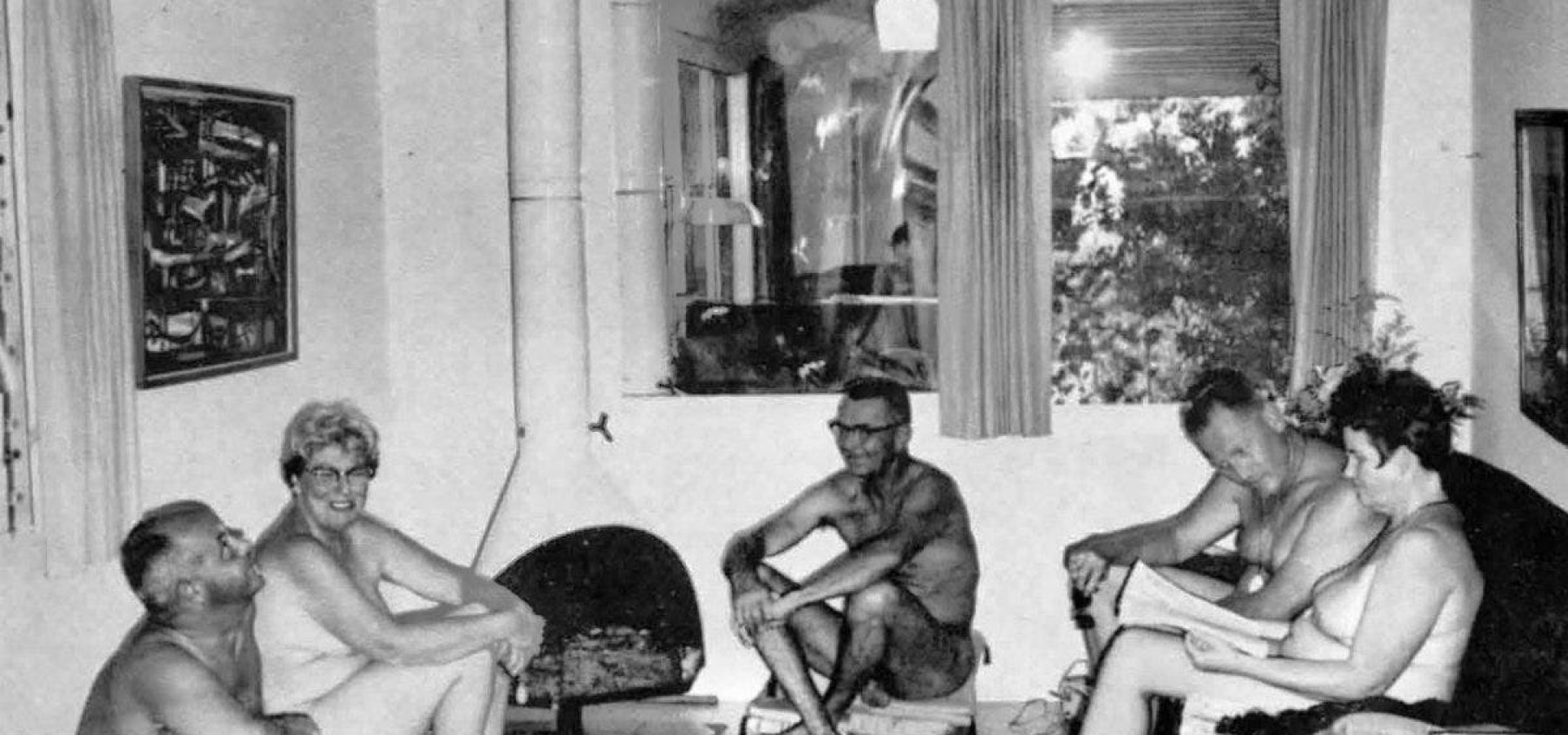 How  to throw a casual naked party at home